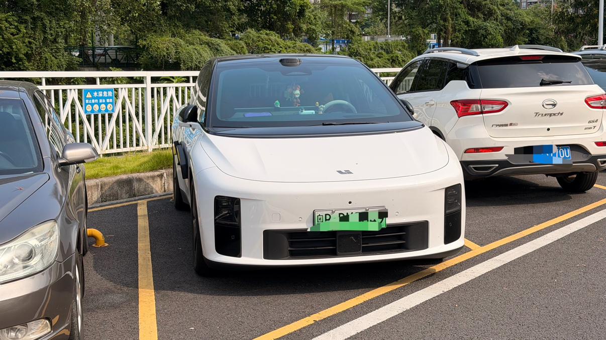 虽然是挺爱惜自己的车，但这样真的挺丑…
防开门杀，真是一个千古难题【来自懂车帝车