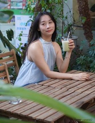 五官中眉毛为啥在高位呢？从功能上看，它在眼睛上方能阻挡汗水和灰尘，避免其落入眼睛