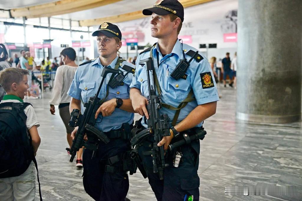配备MP5A3的挪威警察，守护机场的冲锋枪。