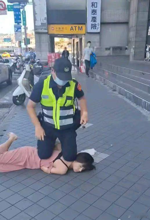 臺灣警察什麽時候這麽剛了？ ​​​