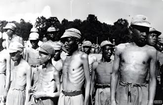 【杜月笙阻止四川袍哥闹事】

抗战胜利前夕，国民党兵役署长程泽润被枪毙一案内情复