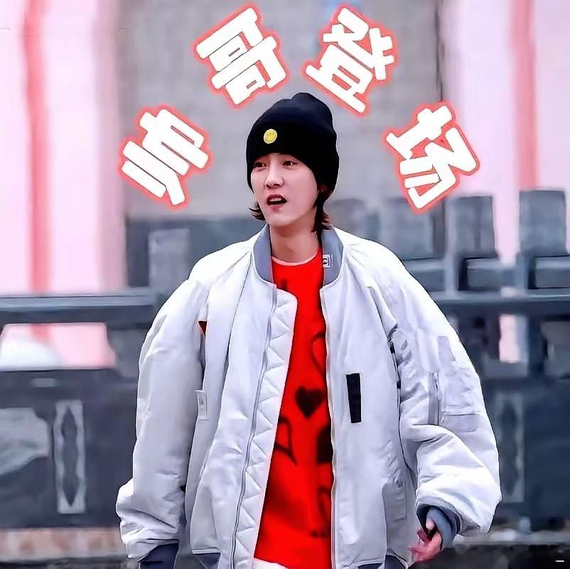 6月23日，鹿晗最新动态，他好像摆烂了，不准备回内娱了！嘴钉，耳钉，小花臂……​