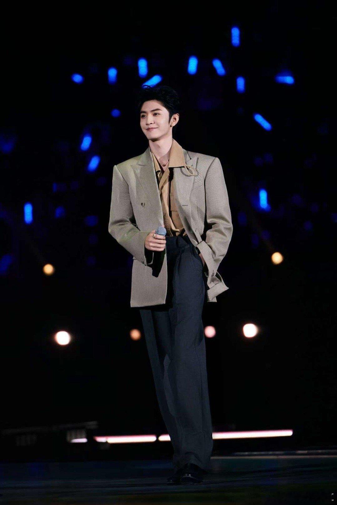 陈哲远带钢钉打满全年工 看“哲视TV”里的收获盘点，高兴之外更多的是触动。每一个