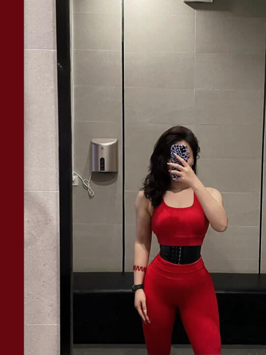 不健身的时候偶尔也当下小美女