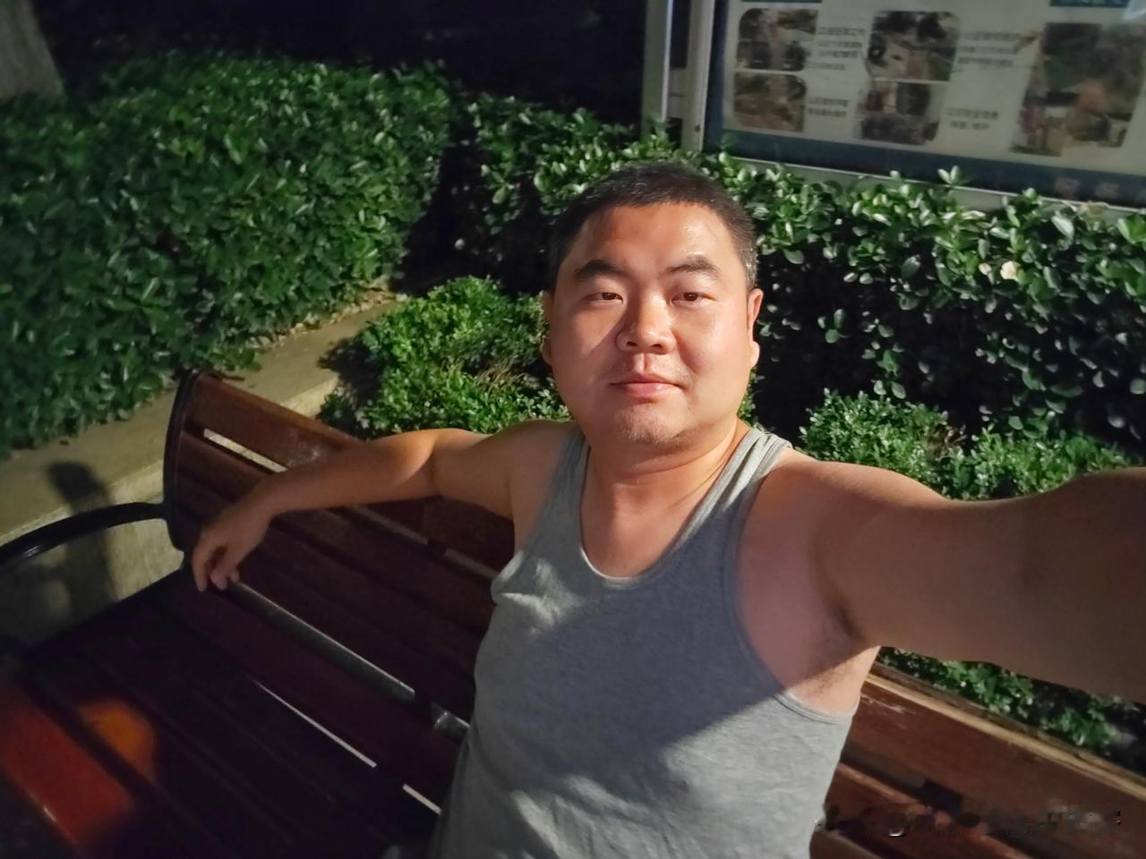 凌晨1点13分，正打算睡觉，手机收到消息。渭南地震了！跑到楼下，躲避一会儿，只有