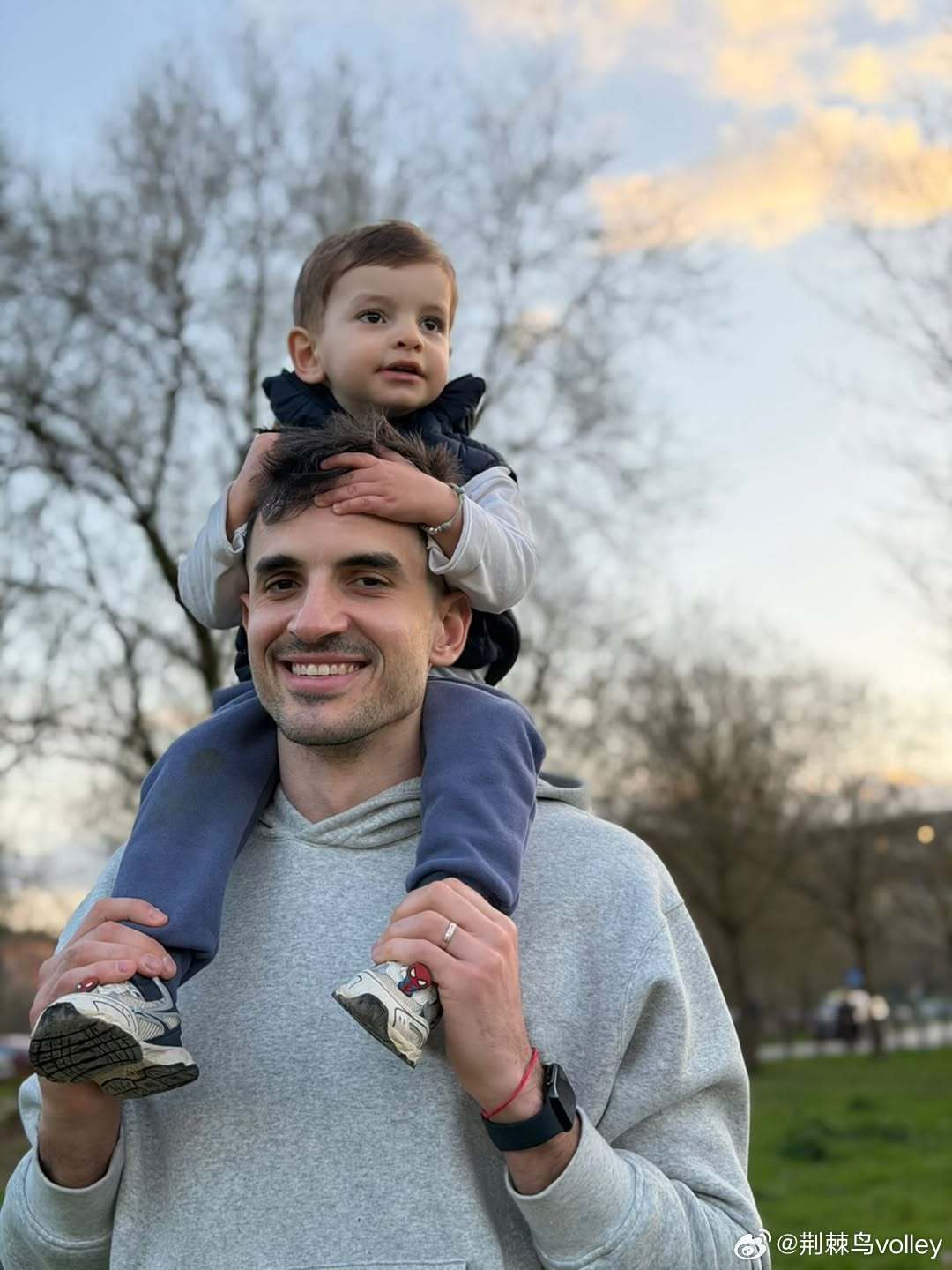 本塔拉享受跟儿子的温馨时光男排国际排坛动态