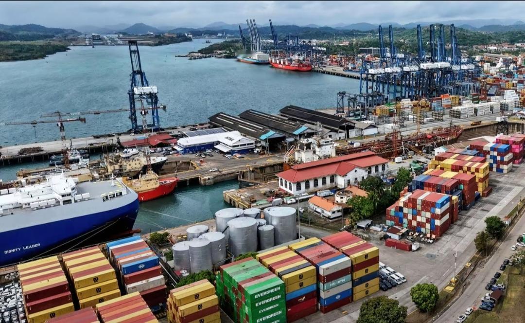 特朗普打伊朗，自己没捞到好处，反而给中国送了一波“战争红利”订单。
 
一、美国