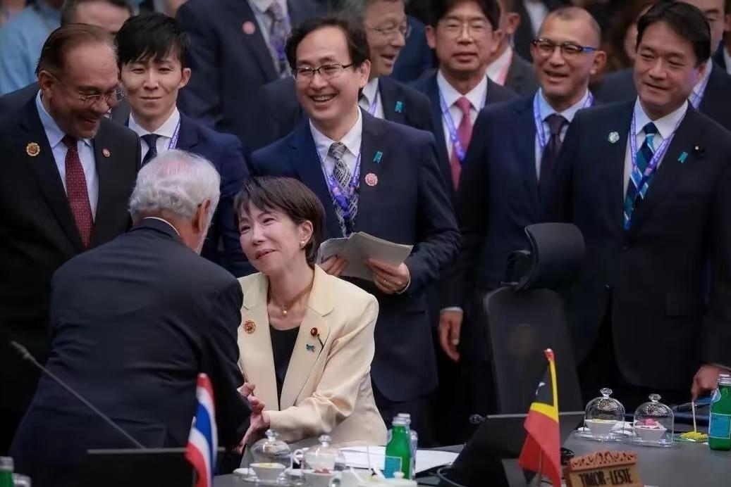日本为何一边扩军一边请求中国松绑日本一边砸9万亿日元创纪录扩军、突破和平宪法、绑