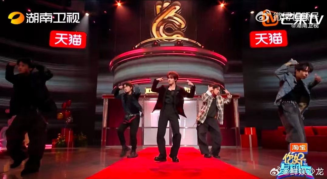 丁程鑫李雪琴合跳九妹你好星期六姐弟舞台太好磕！丁程鑫李雪琴《九妹》改编版超惊喜，