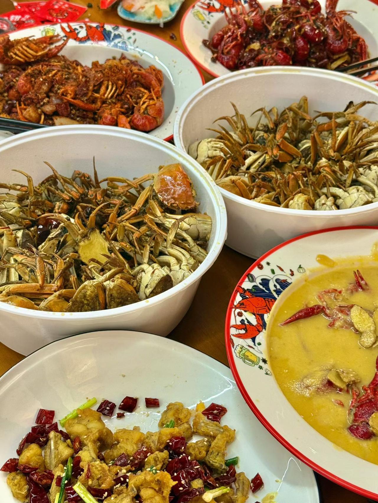 满满一桌的美味大餐，超有口福准备开吃啦！