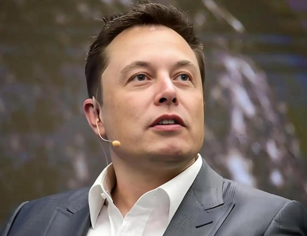 马斯克的终极目的是黑客帝国那样的虚拟世界，而他是唯一掌握全人类命运的终极BOSS