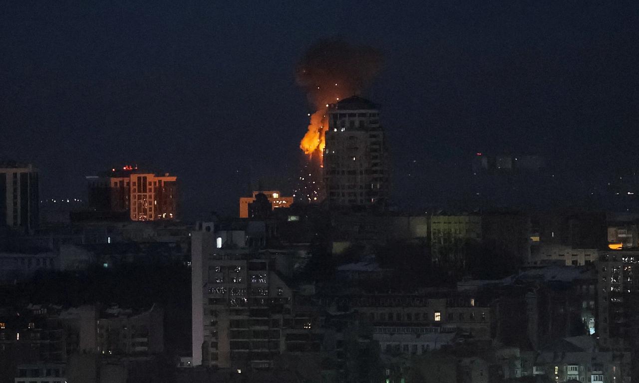 当地时间2月3日晚上，俄军对乌克兰多个城市的基础设施发起大规模打击。
这次打击动