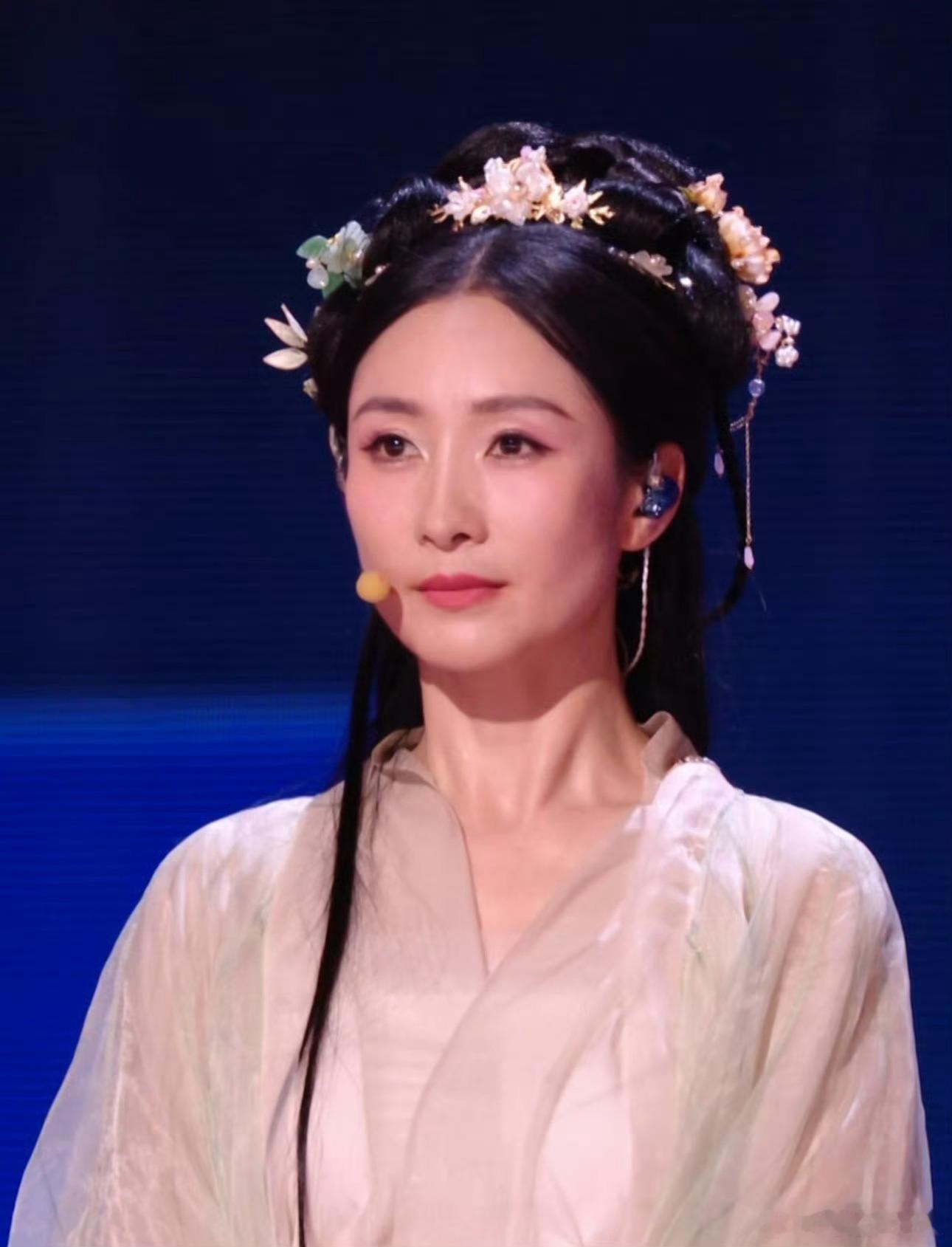 陶昕然自曝录浪姐崩溃大哭乘风2026 录播客时陶昕然提一公后大哭，因没达到自己要
