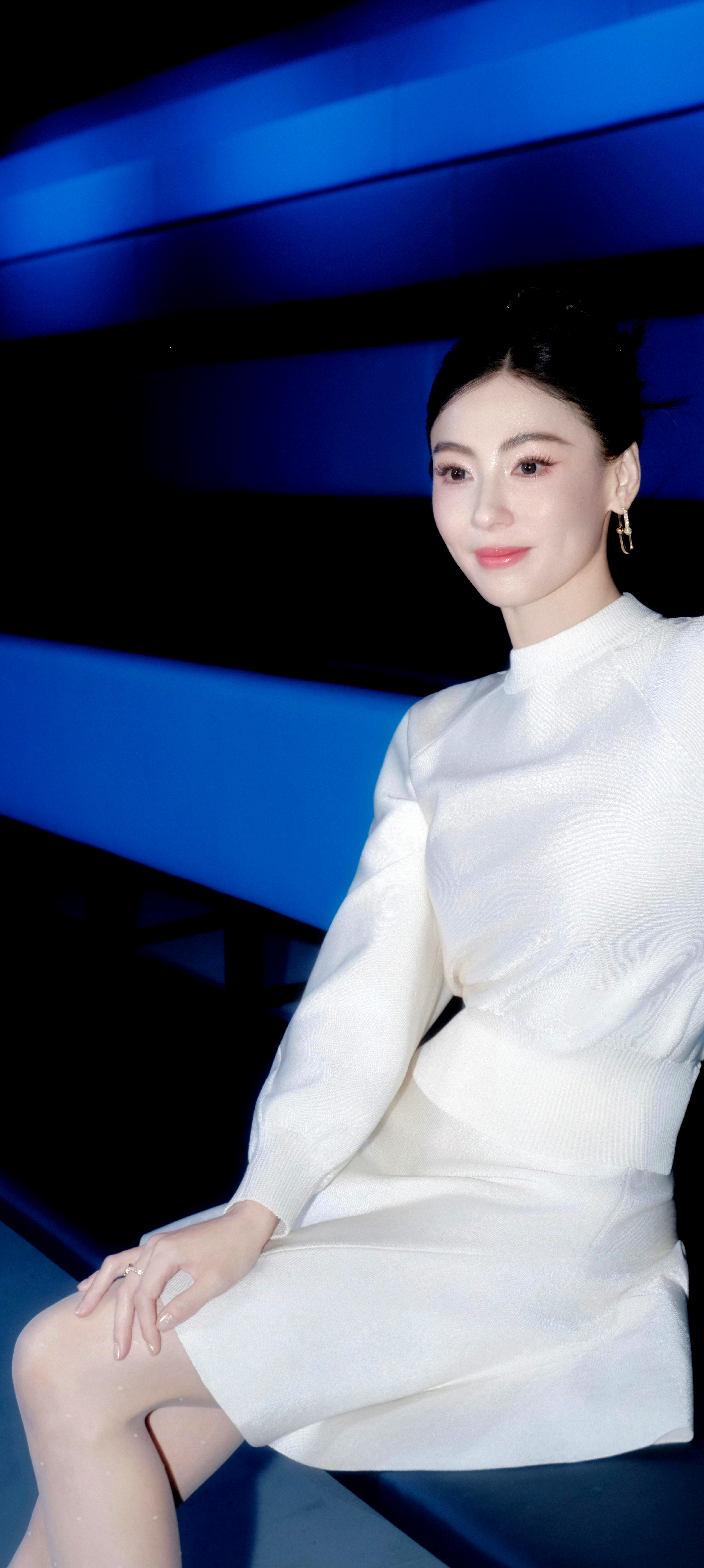 张柏芝庭审情绪失控崩溃大哭张柏芝 白丝