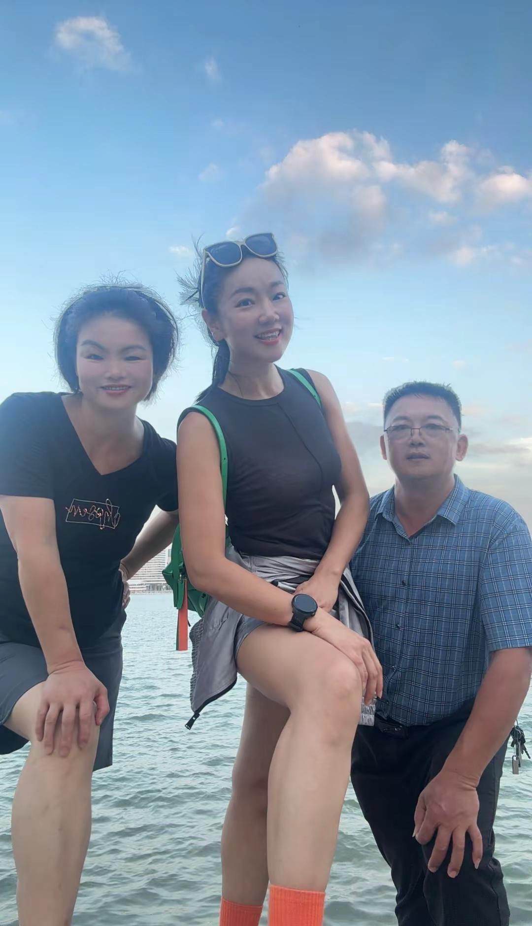 人都说：风来贵、雨来财[笑]广州珠海暴风骤雨轮番一周，刚到厦门第二天，台风巴威又