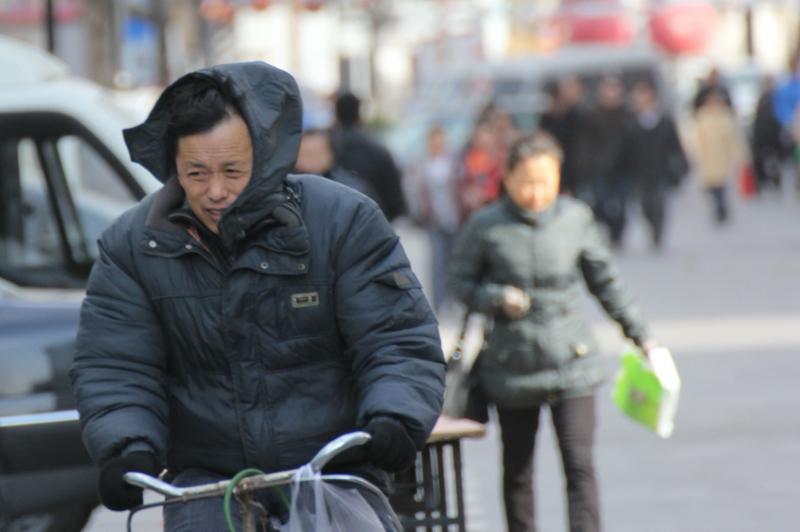 看到连云港海事局发布的航行警告，4月26日9时至16时黄海南部部分海域要进行实弹