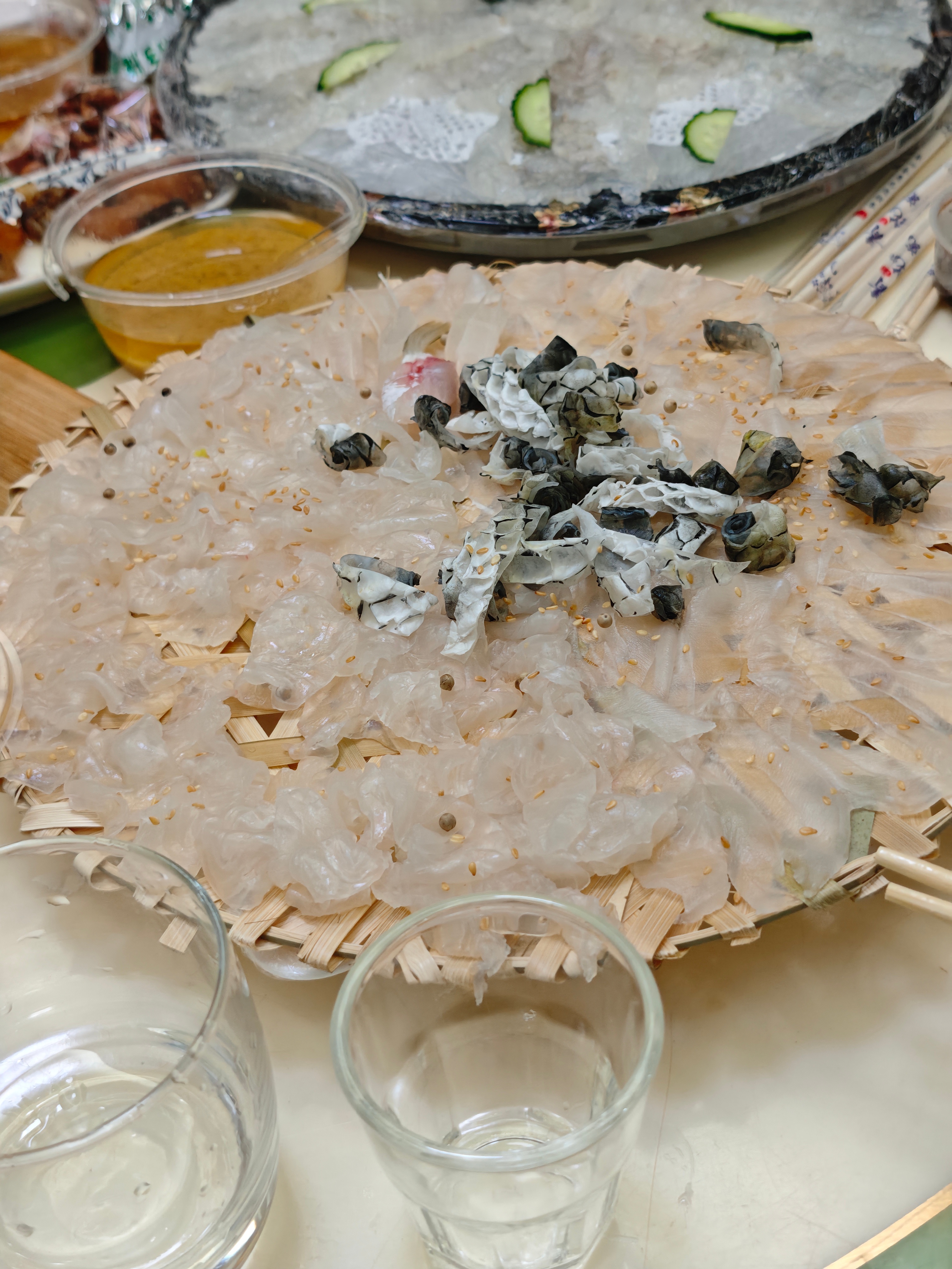 潮汕鱼生，话说如果是第一次吃的话，你们敢吃吗？[疑问] ​​​