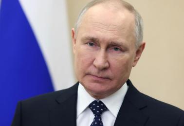 现在国际上出现了一个怪相，就是伊朗跟打得如此火热，为什么平时跟伊朗称兄道弟的俄罗