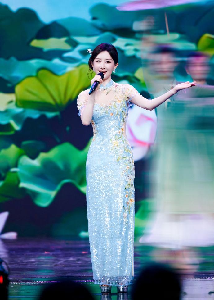 我小时候舒畅就长这样舒畅穿旗袍美回烽火佳人 舒畅总台喜满中秋身穿旗袍演唱《千年等