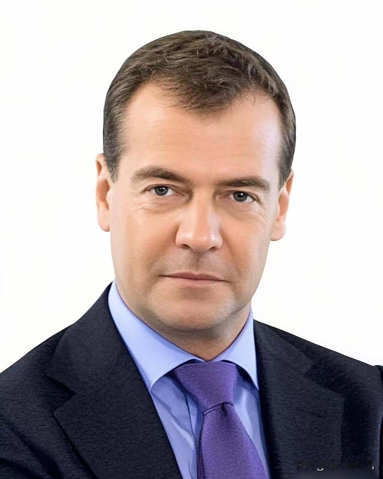 俄罗斯前总统梅德韦杰夫今天（1月10日）发文说：“欧洲那些愚蠢的统治者们最终还是