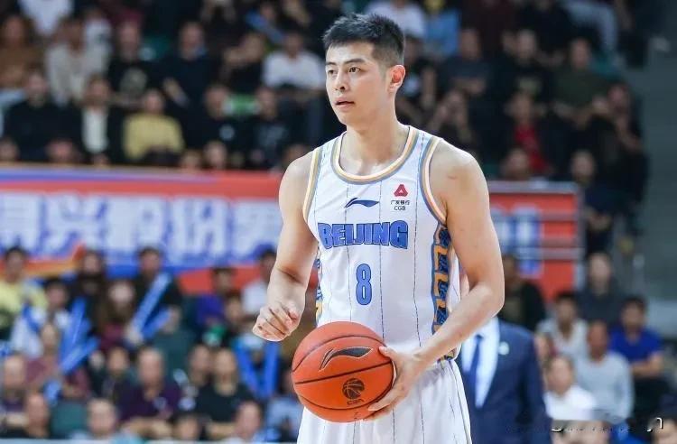随着北京男篮103：106不敌广厦男篮，本场比赛暴露出3个可笑的事实。

1. 