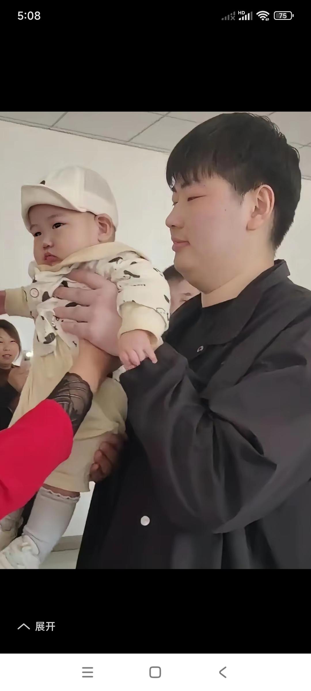 网上许多人都说朱小伟不上班，就是一个废柴。

实际朱小伟也想上班，找了几份工作，