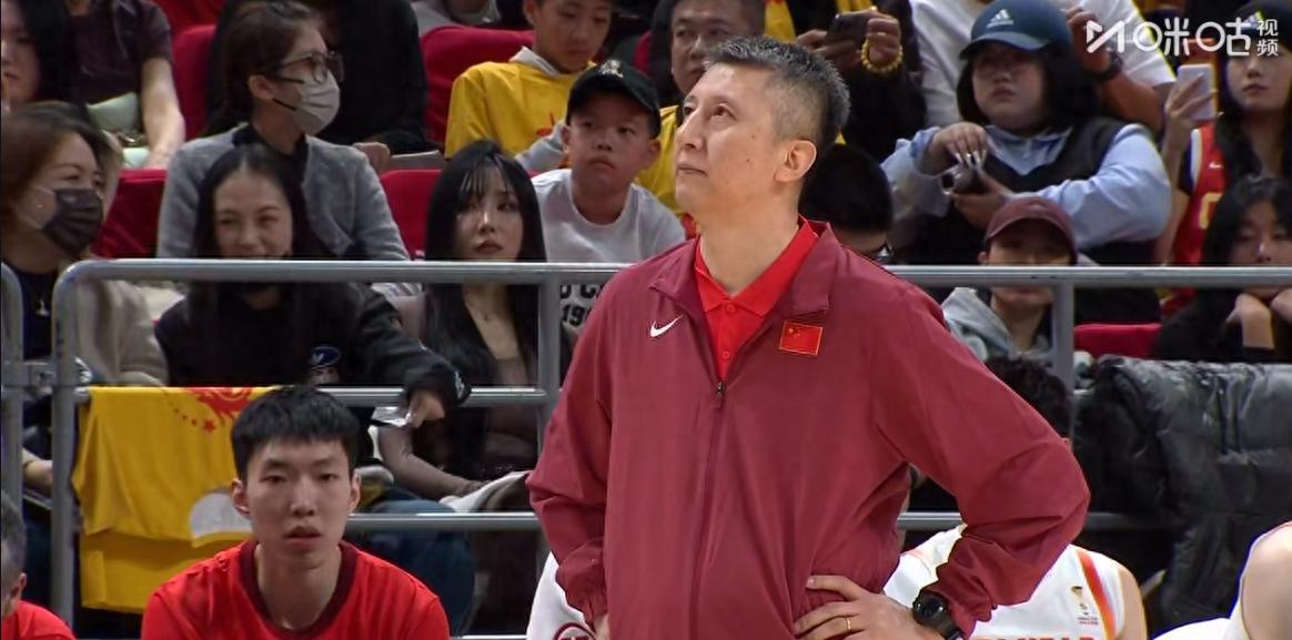 2025年11月29日凌晨，中国男篮不敌韩国队，比赛结果本身或许不意外，但赛后的
