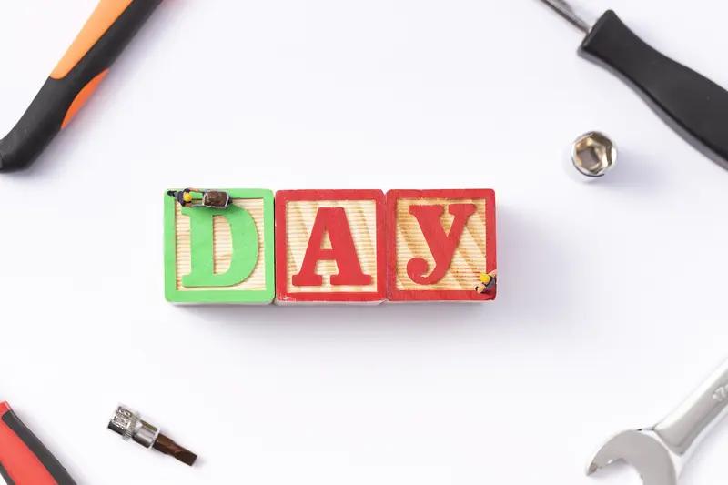 日加一笔能变出好多字，像旧、旦、申、白这些大家都很熟悉。其实“日”加一画总共能组