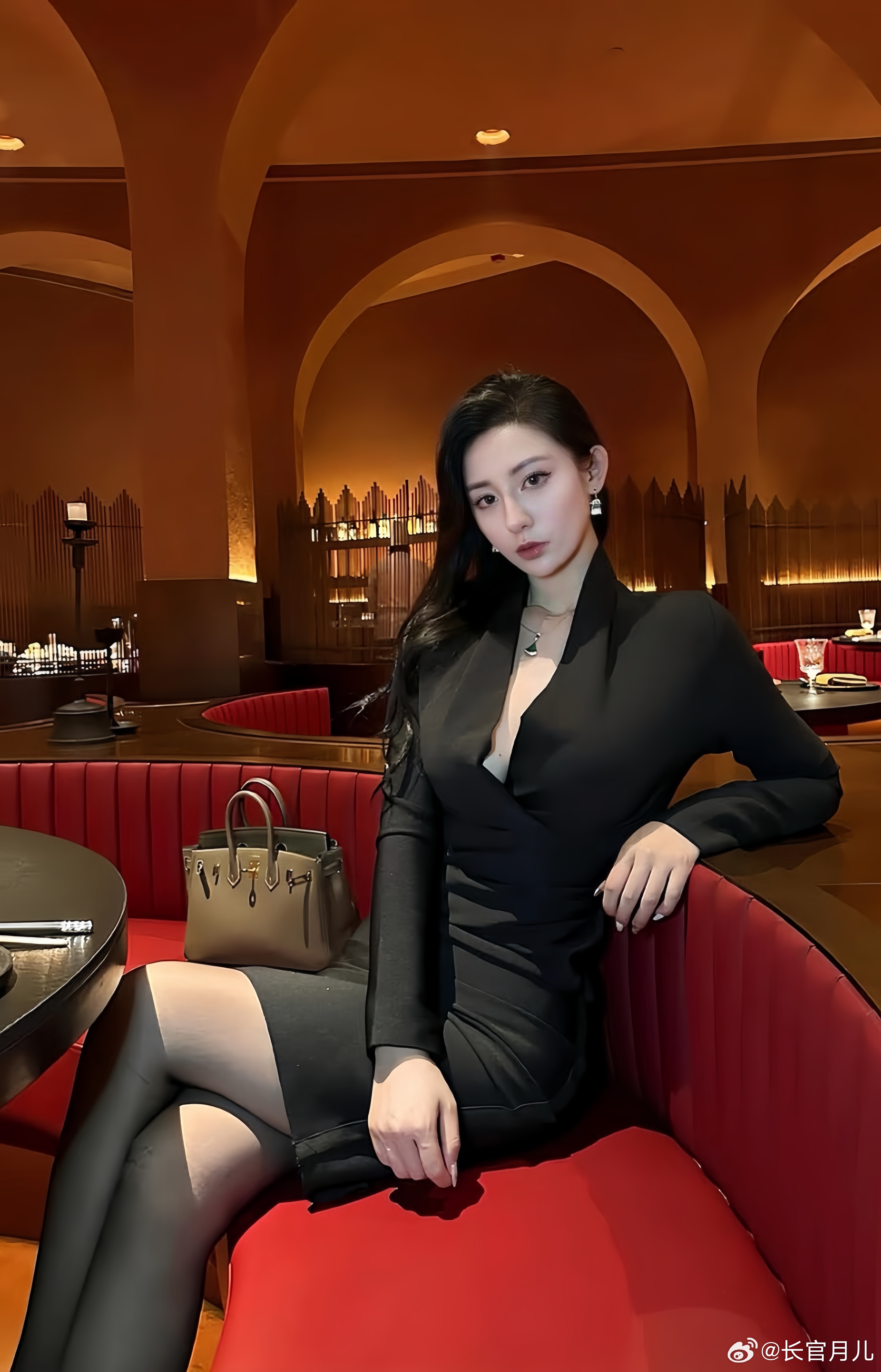 姐姐的大长腿。 