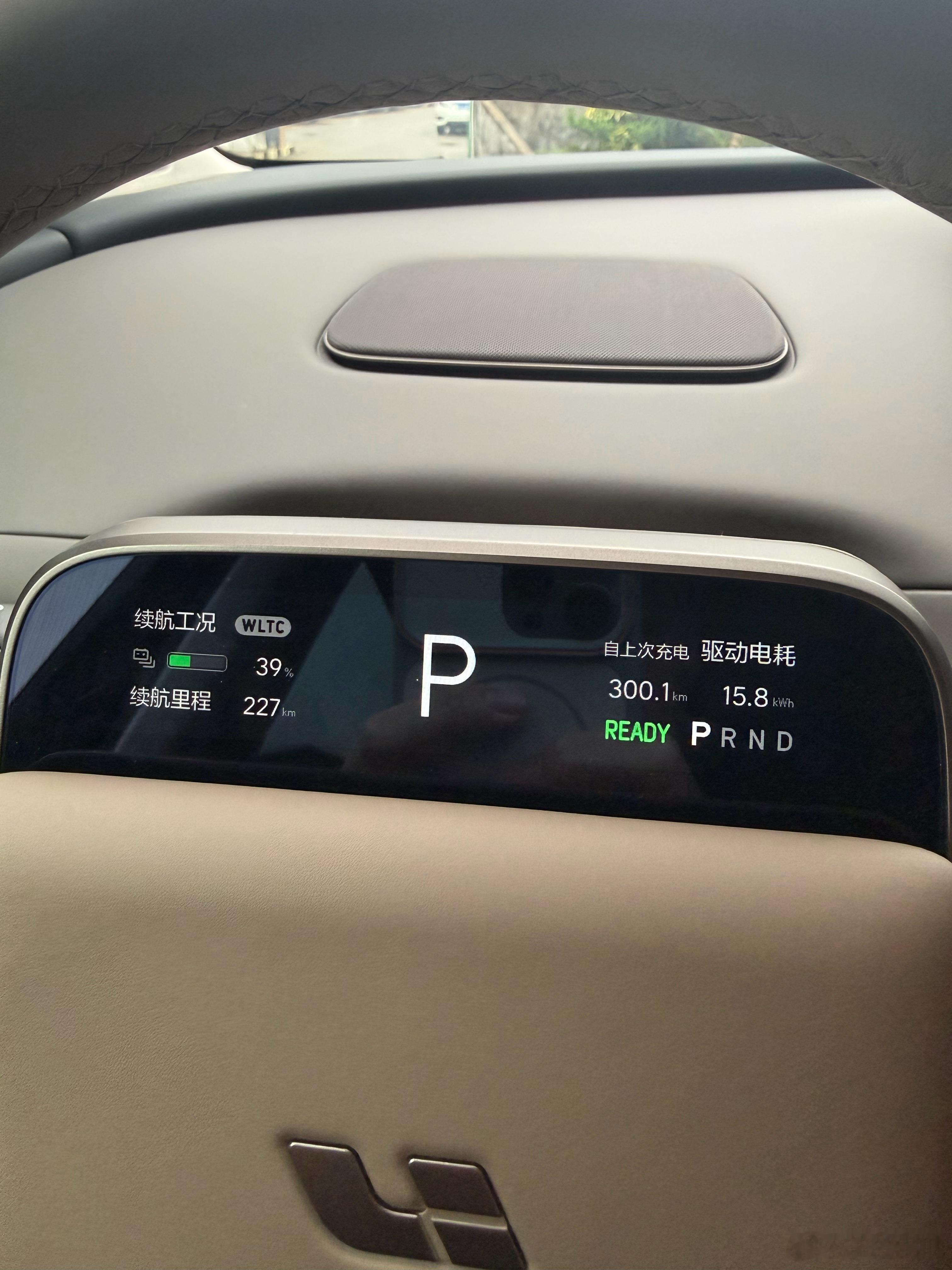 来回了一转深圳坪山，理想i8电耗15.8度，应该比很多6座车电耗低！关键真的很舒