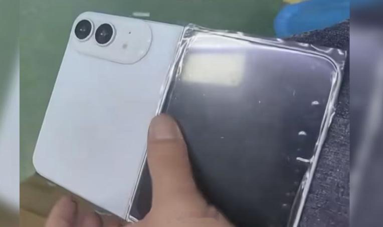 iPhoneUltra配色曝光 苹果第一次做折叠机，只搞黑白两个配色，谈不上丑，