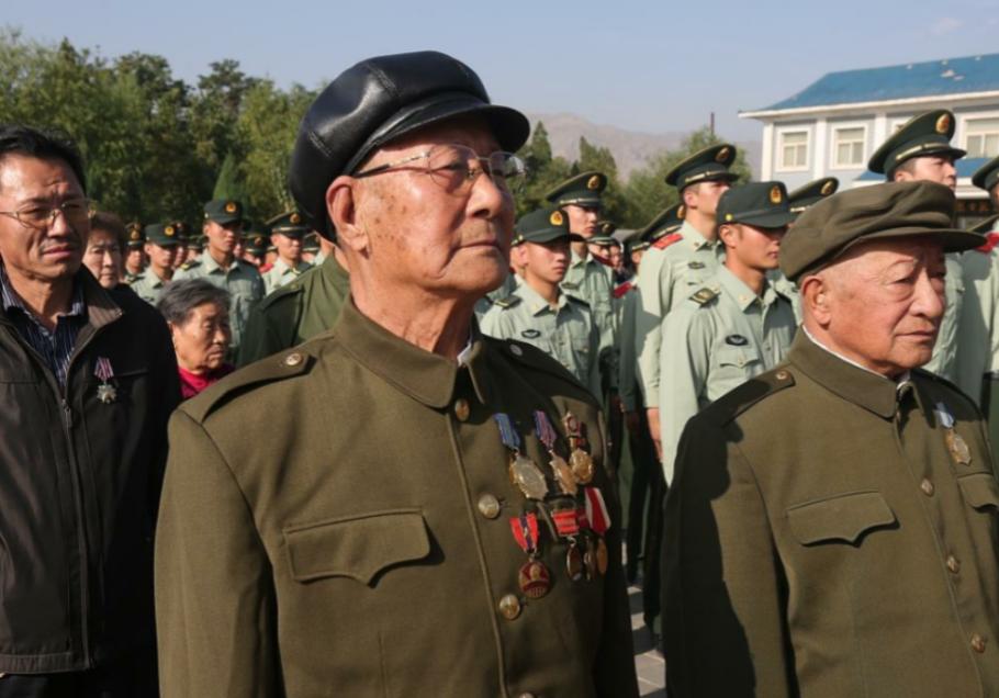 四野的后辈每年都大张旗鼓地搞聚会，名曰为了纪念革命先辈、传承革命精神。那么一野的