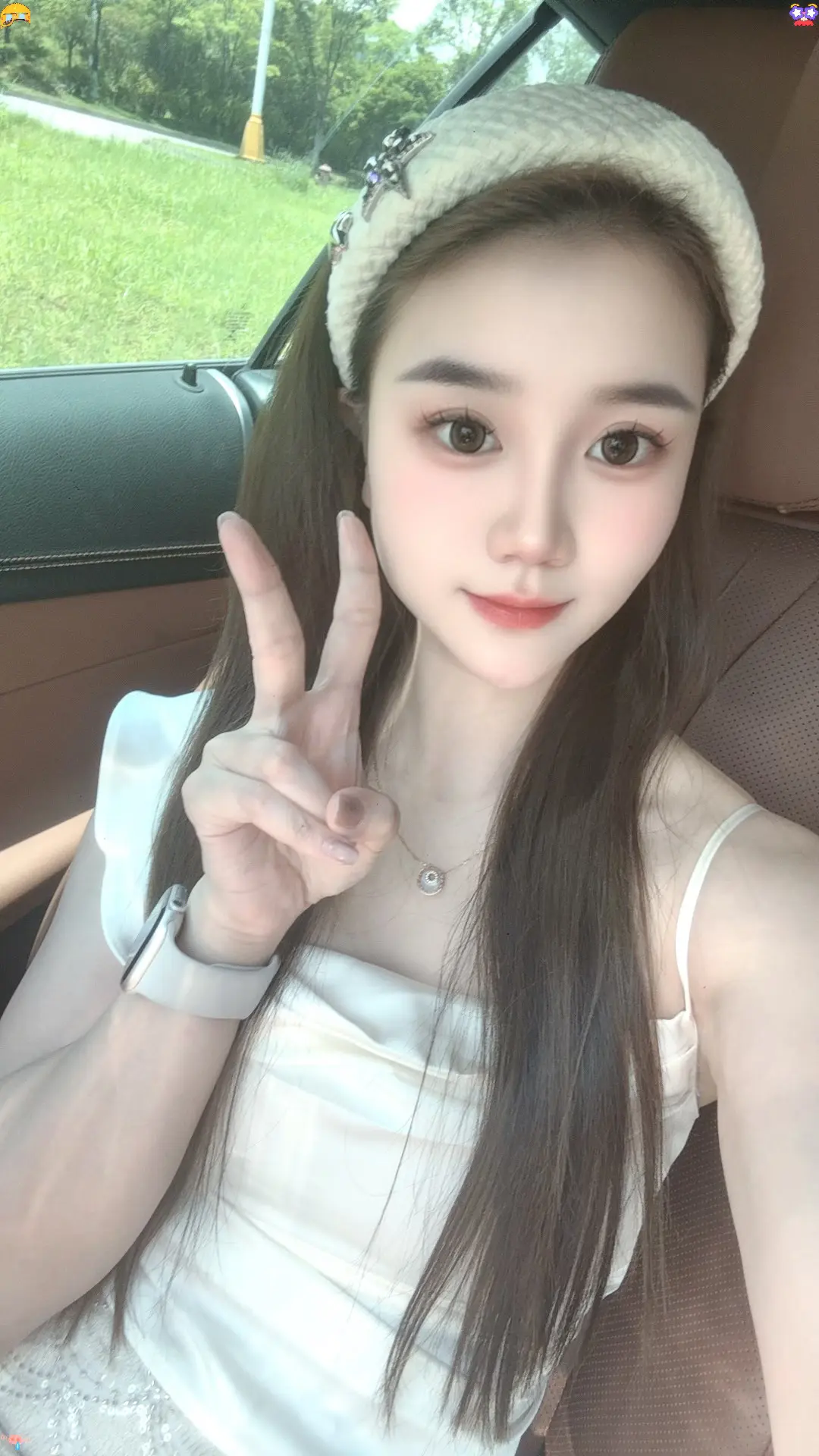 漂亮的脸太多了，所以我只想做一个幸福的小女孩.无敌剪刀手