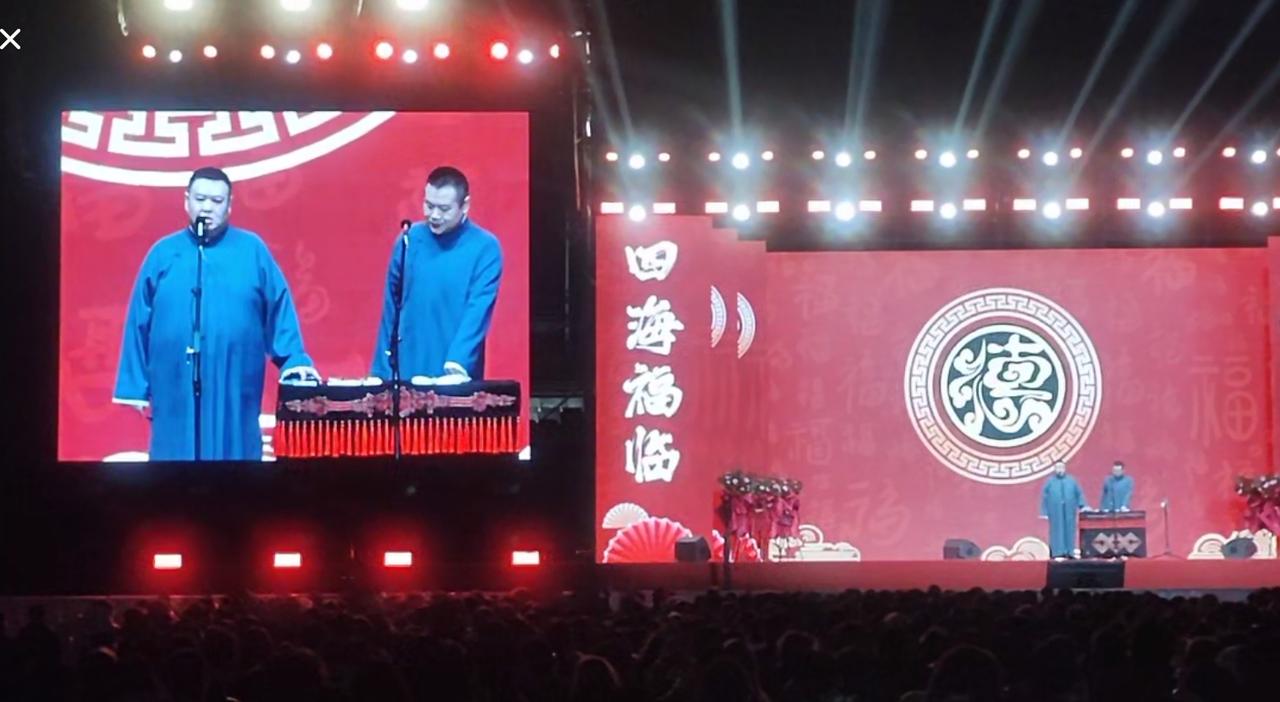 岳云鹏孙越大连相声专场，满坑满谷，再次见证岳云鹏的票房号召力！同时，也能够看得出