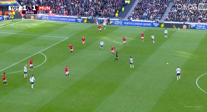 少打一人！曼联换人名额用完，舍什科伤退下场后场上仅剩10人