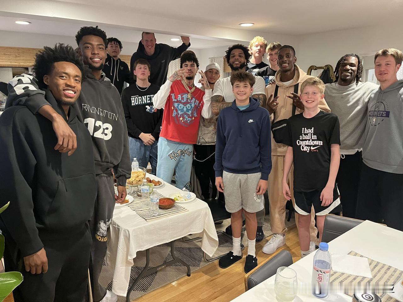 黄蜂新秀Kon Knueppel回到家乡密尔沃基的第一场NBA比赛得到生涯新高3