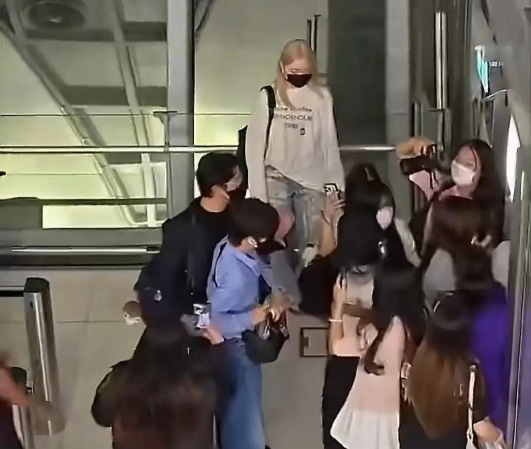 长点儿心吧，这次被拒载的二十多个女孩，说明了几个问题。

第一，追星追到连一点儿