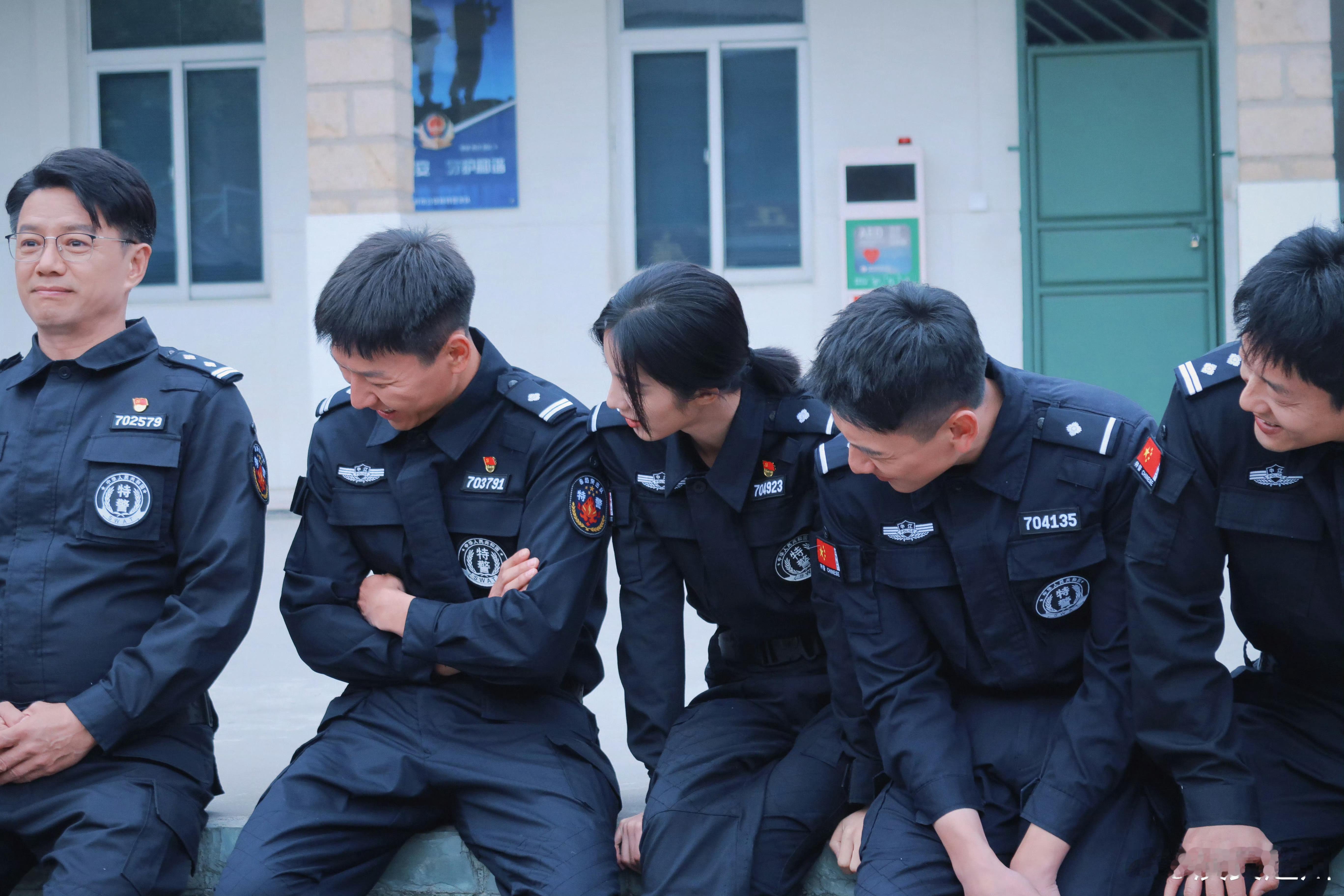 这张好欢乐啊，也再见了谭彦的肚肚[doge] 段奕宏你好乖 ​​​