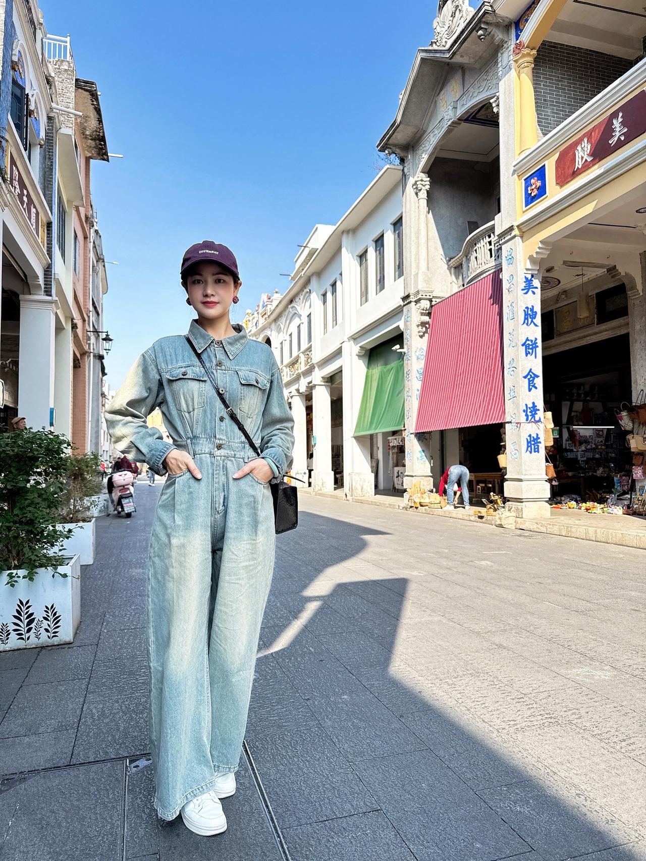 好的运气从清晨开始，愿你晨里有微笑，笑里有幸福，早安。牛仔裤穿搭