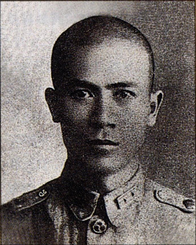 与日军肉搏被咬掉耳朵，拉响手雷弹宁死不降。高致嵩，1899年出生，广西...