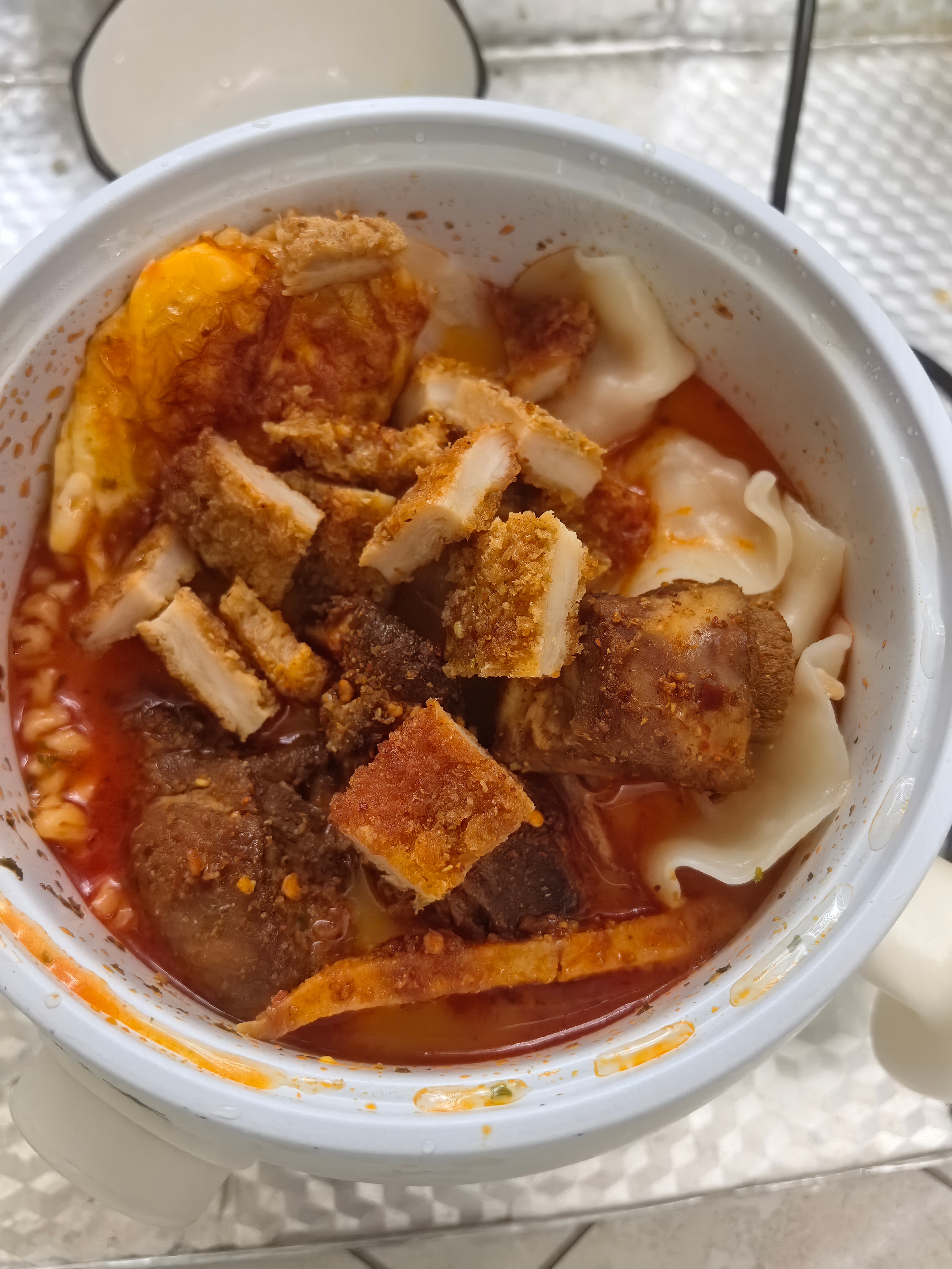 我们仍未可知二萌的火鸡面里有多少东西。 
