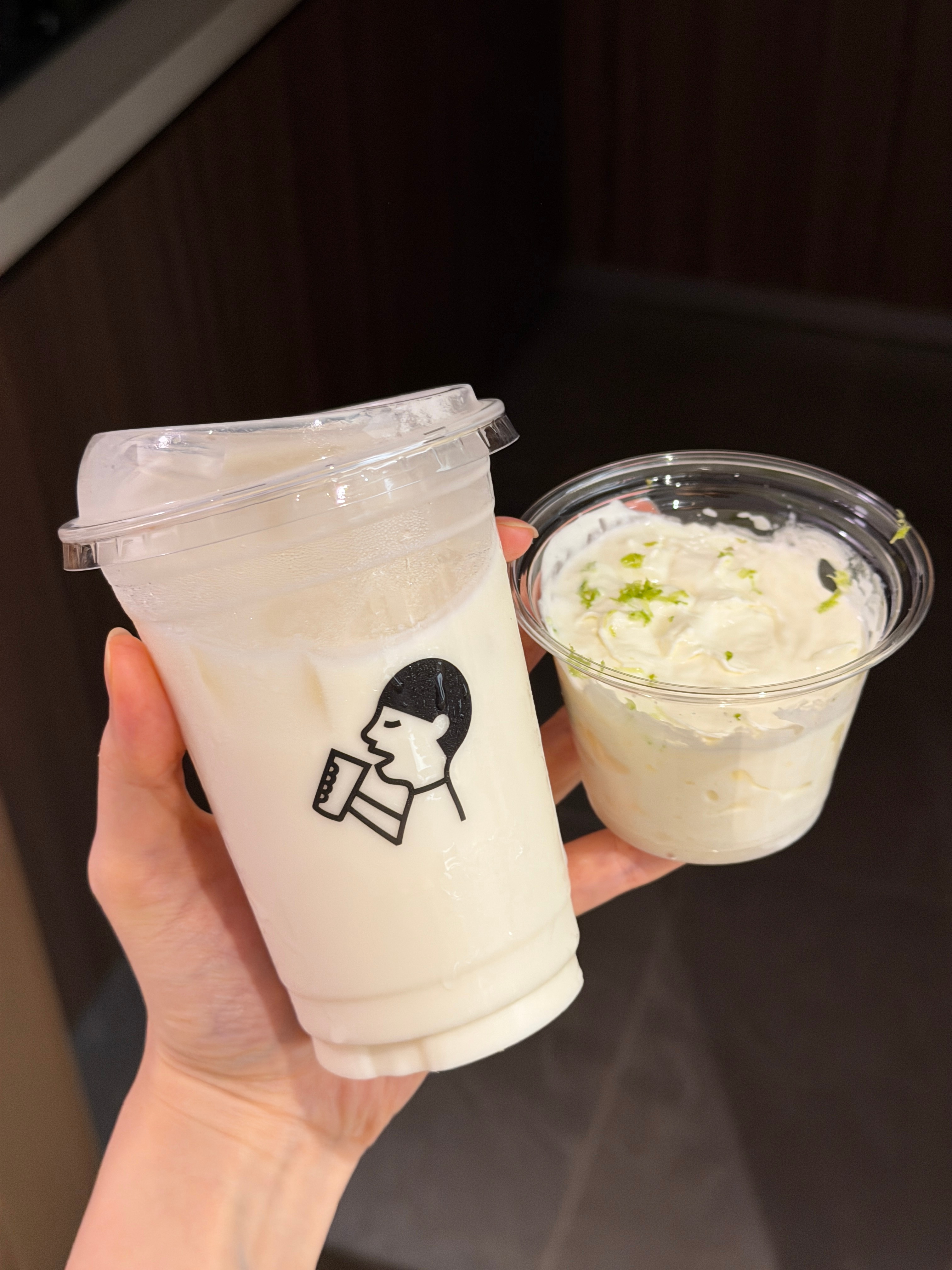 已严肃品鉴 不爱🫰🏻只能靠猛嘬奶盖感受一点柠檬香茶奶都很淡 没啥喝头 我还是