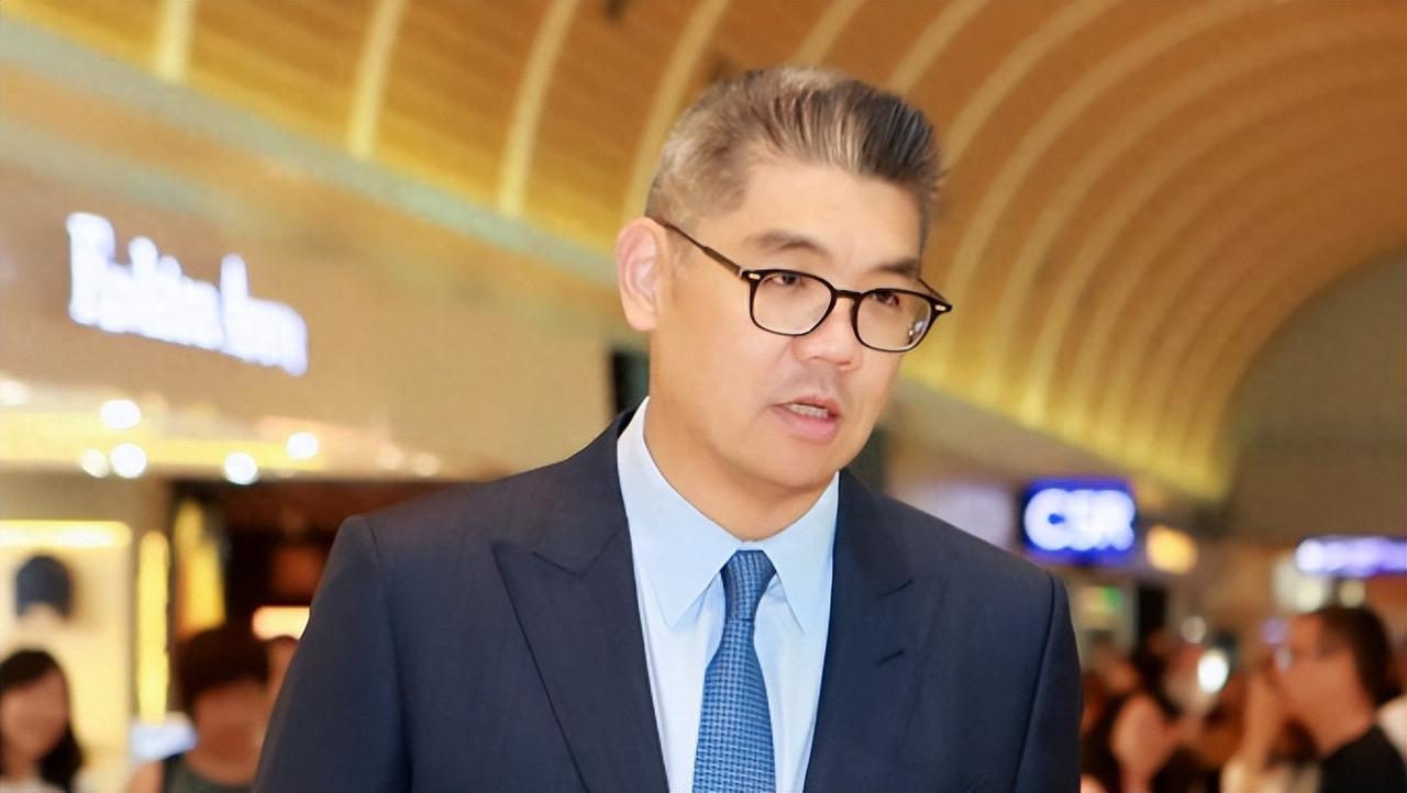 国民党前副主席连胜文今（2）日前往台北市选委会，陪同国民党籍松山信义选区议员参选