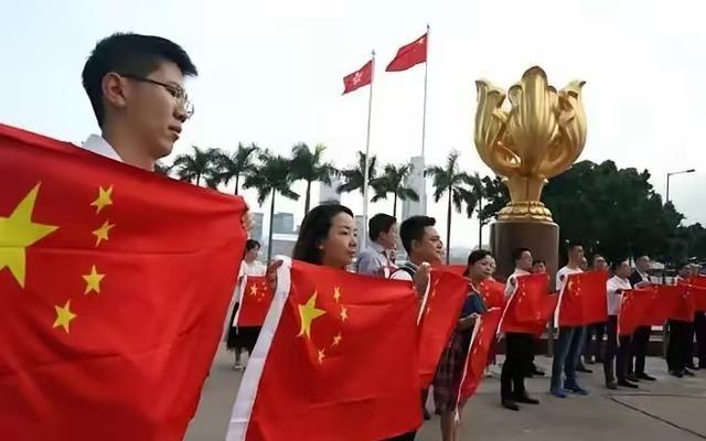 中国曾针对台湾问题亮出三把“利剑”：不承认台当局外债、警告外部军事干预、界定“台