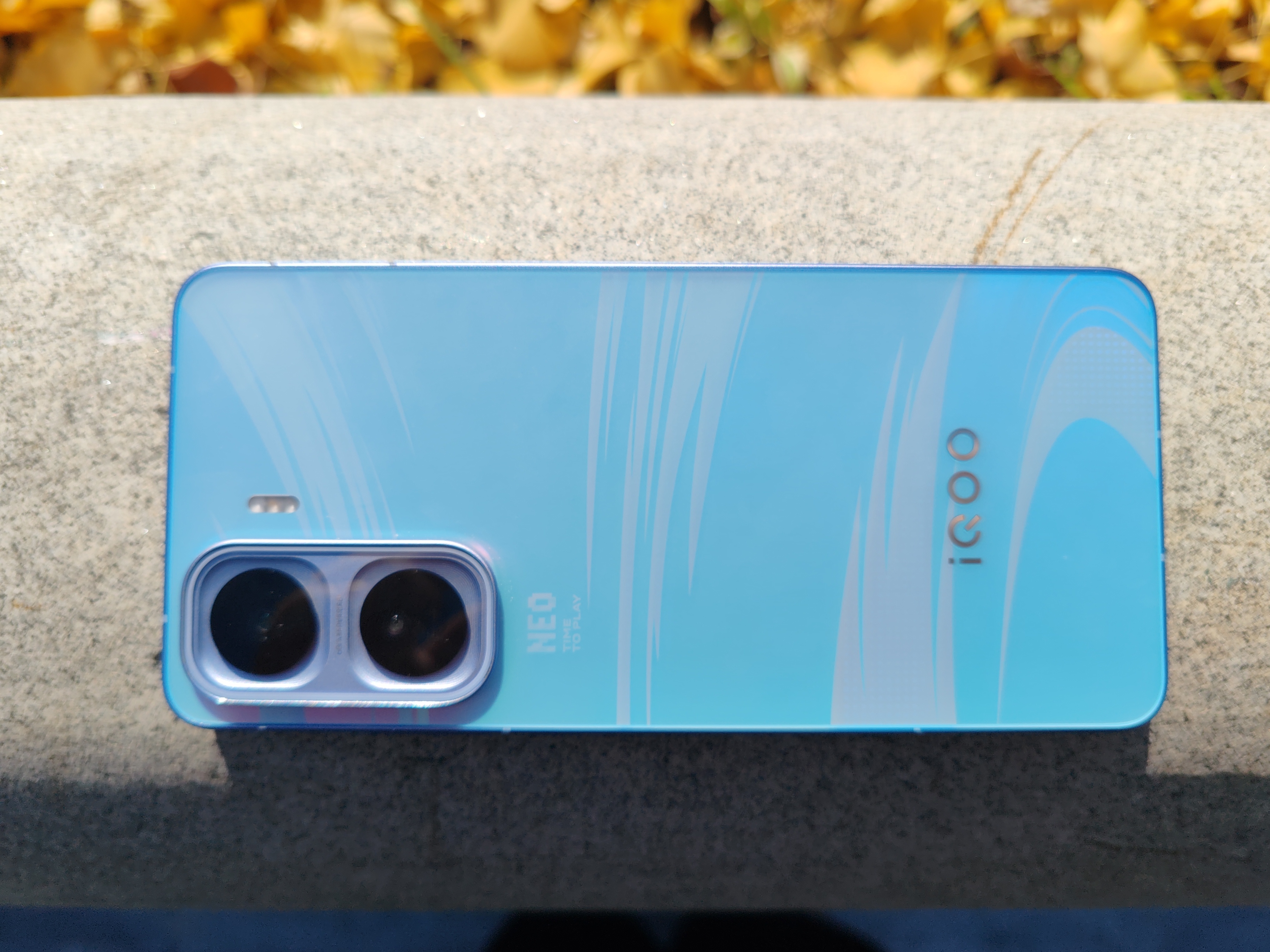 哎呀！野生的手机！！！       这难道就是传说中的搭载了骁龙8至尊版+自研电