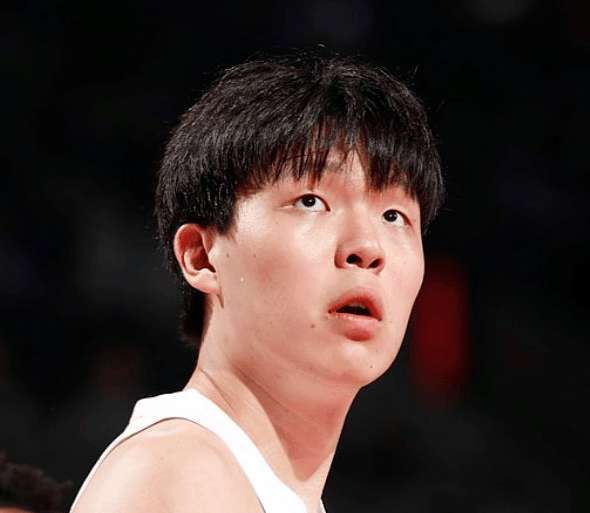 NBA常规赛正式开打，开拓者114-118不敌森林狼，杨瀚森替补待命。杨瀚森在首
