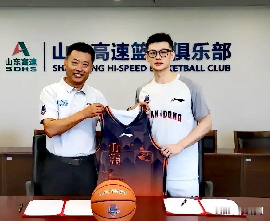 山东高速男篮的步子越走越稳！

王岚嵚今天正式与山东高速男篮签约4 年，最快将在