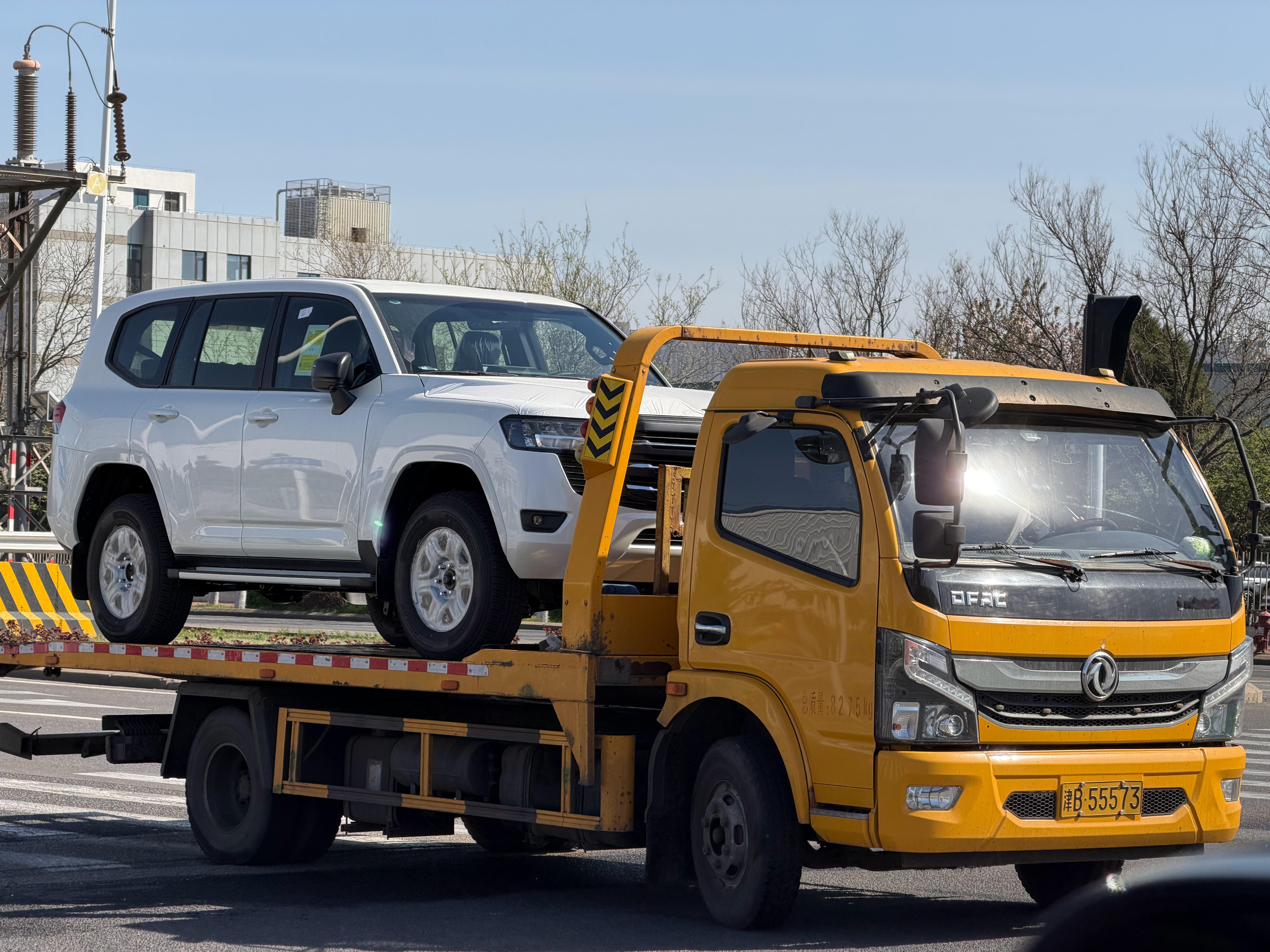 早丐酷依然是酷路泽家族最畅销型号GR等满配车型现在销量非常低迷受航运影响中东回来