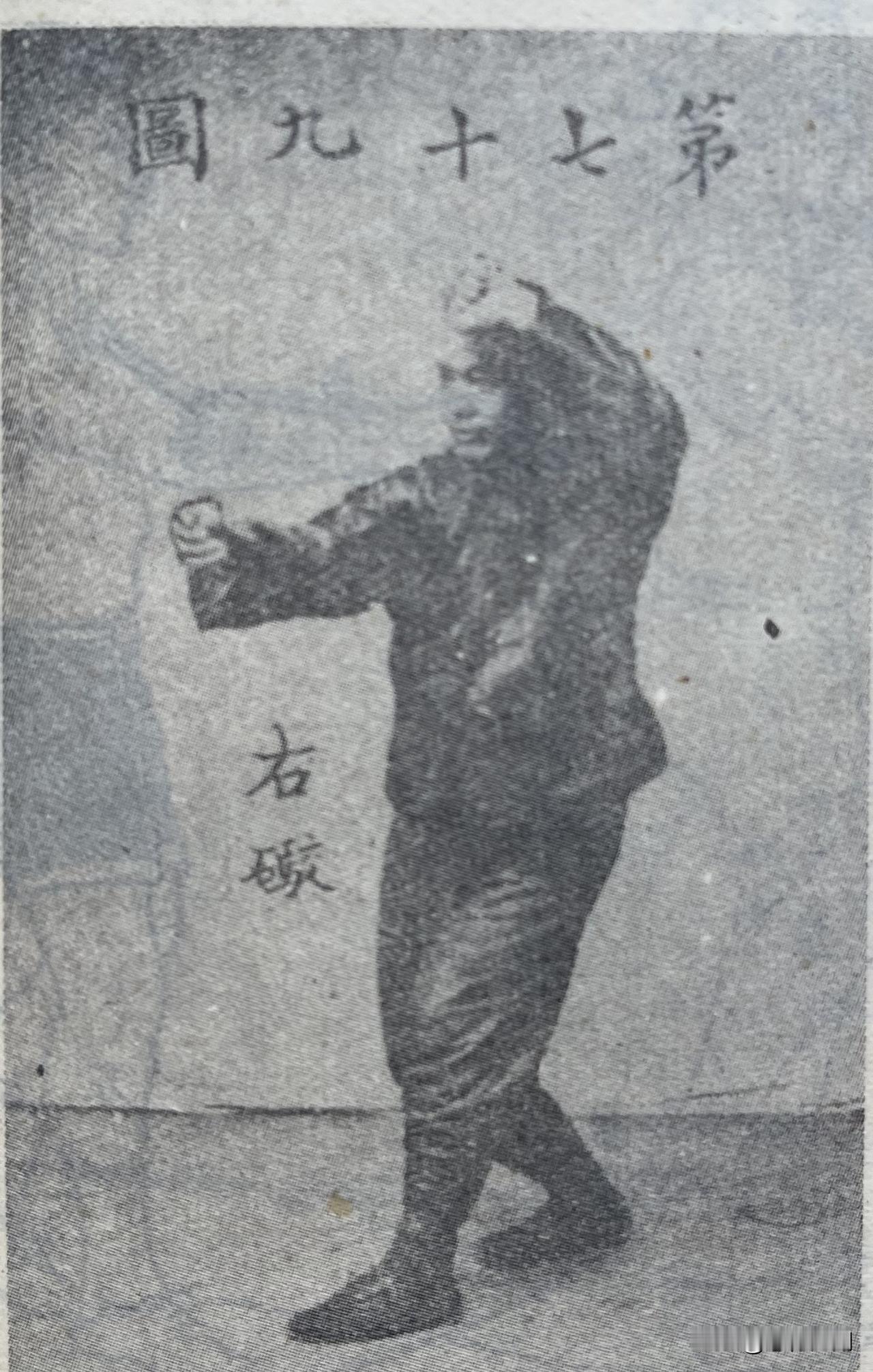 内家拳中的整劲训练是一个需要长期坚持和系统练习的过程。
首先，要注重身法的调整。