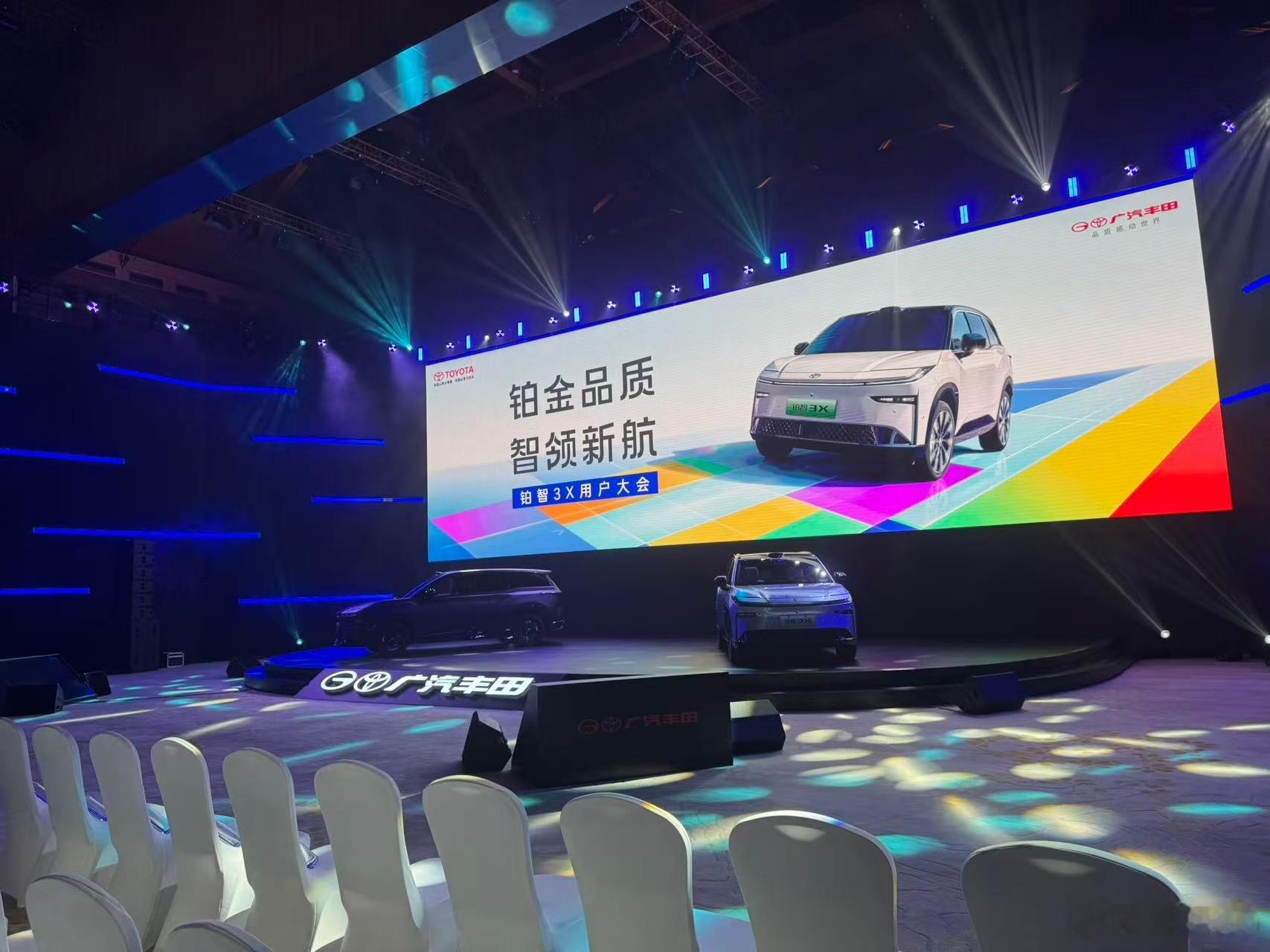 今晚的铂智3X用户大会，可谓是诚意满满。发布权益时，现场欢呼声一片。铂智3X之前